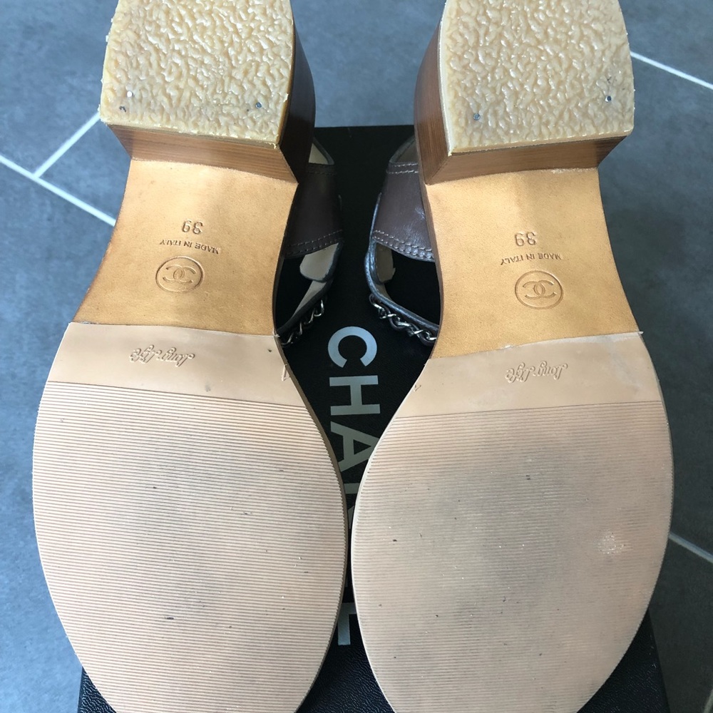 Chanel brown leather sandals with chain - Picture 4 of 7
